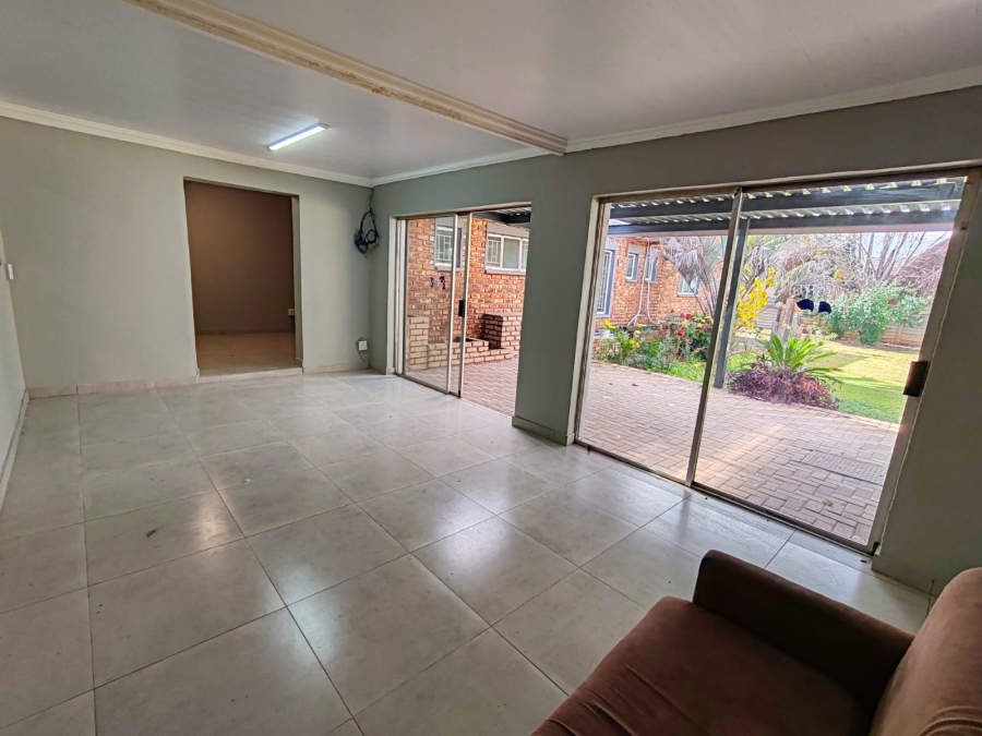 5 Bedroom Property for Sale in Miederpark North West